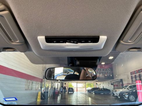 Used 2025 Nissan Versa SV FWD image 15