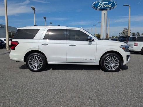 Certified 2022 Ford Expedition Platinum image 3