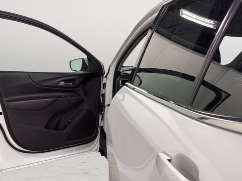 Used 2019 Chevrolet Equinox LT w/ Driver Convenience Package FWD image 14