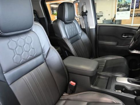 Used 2023 Nissan Frontier SV w/ SV Premium Package image 9