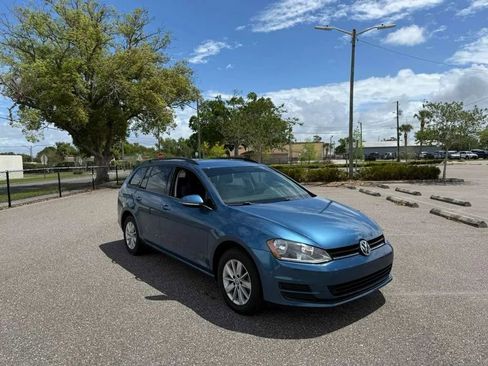 Used 2016 Volkswagen Golf S image 3