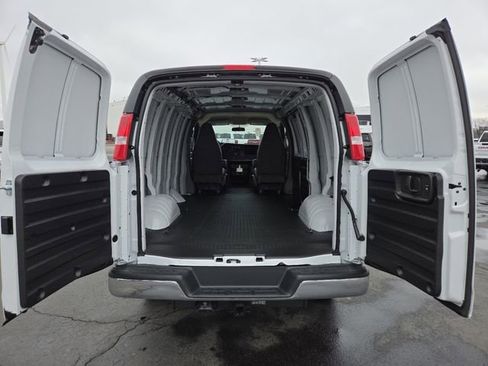 New 2026 GMC Savana 2500 w/ Driver Convenience Package image 25