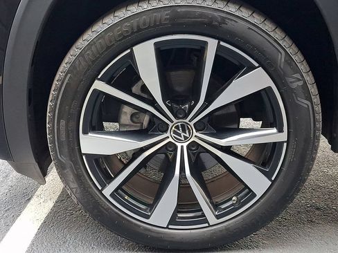 Used 2025 Volkswagen Atlas Cross Sport SEL Premium R-Line AWD/4WD image 15