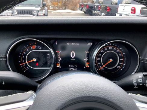 Certified 2019 Jeep Wrangler Unlimited Sahara w/ Dual Top Group AWD/4WD image 23