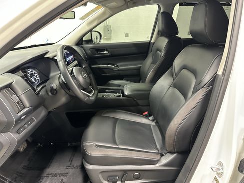 Used 2023 Nissan Pathfinder SL w/ Lighting Package (N92) AWD/4WD image 16