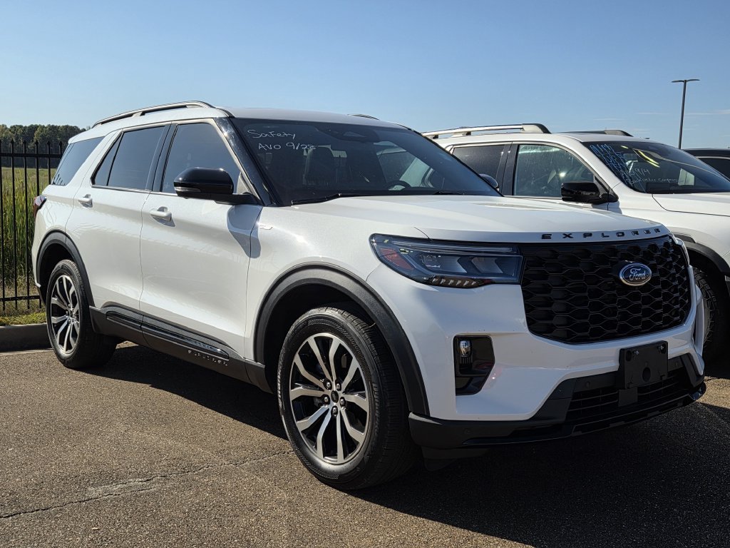 Used 2025 Ford Explorer ST-Line AWD/4WD image 7