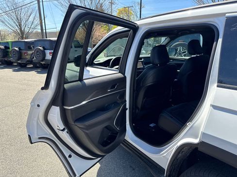 New 2026 Jeep Grand Cherokee Limited AWD/4WD image 26