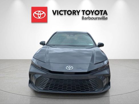 Used 2025 Toyota Camry SE image 8