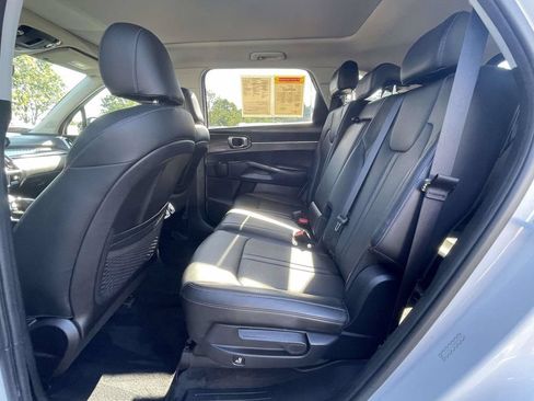 Used 2022 Kia Sorento S w/ Panoramic Sunroof Package FWD image 12