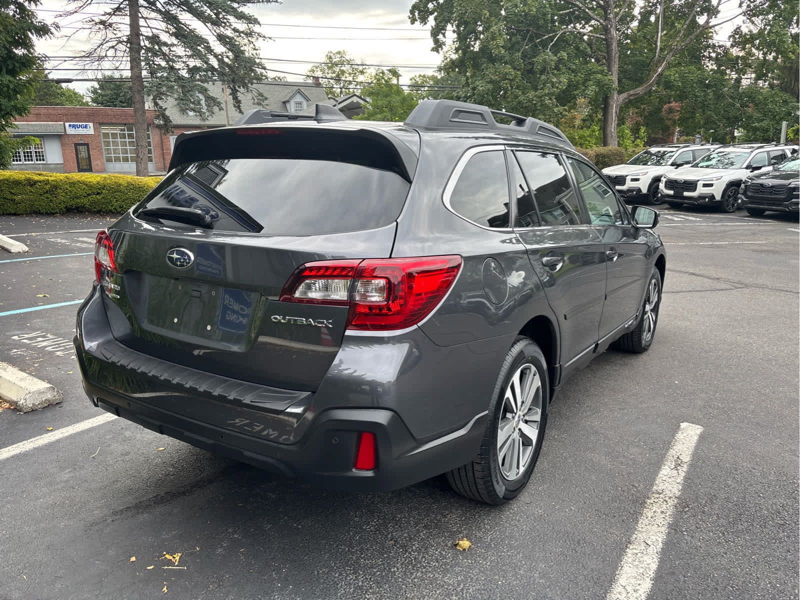 Used 2018 Subaru Outback 2.5i Limited AWD/4WD image 3