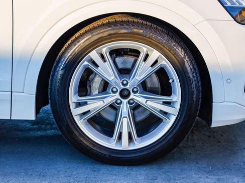 Used 2023 Audi Q8 Prestige w/ Prestige Package image 11