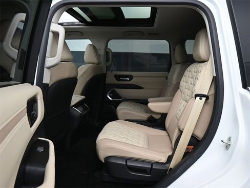 Used 2025 Nissan Armada Platinum Reserve image 21