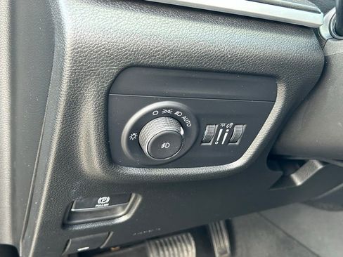 Certified 2024 Jeep Grand Cherokee Limited w/ Black Appearance Package image 47