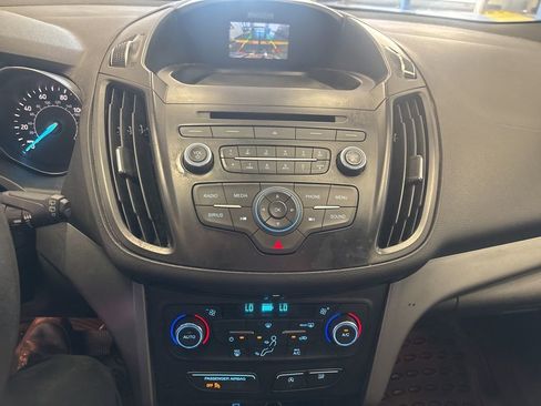 Used 2017 Ford Escape SE image 4