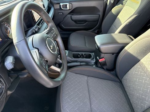 Used 2025 Jeep Gladiator Mojave AWD/4WD image 20