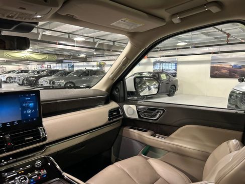 Used 2022 Lincoln Navigator L Reserve AWD/4WD image 26
