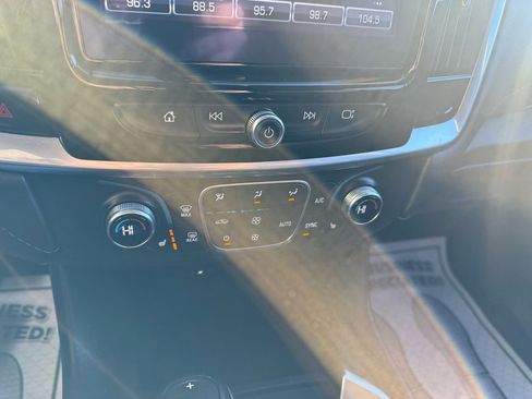 Used 2019 Chevrolet Traverse LT image 24
