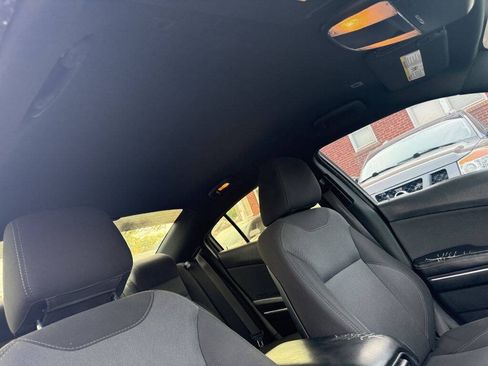 Used 2017 Dodge Charger SE RWD image 15
