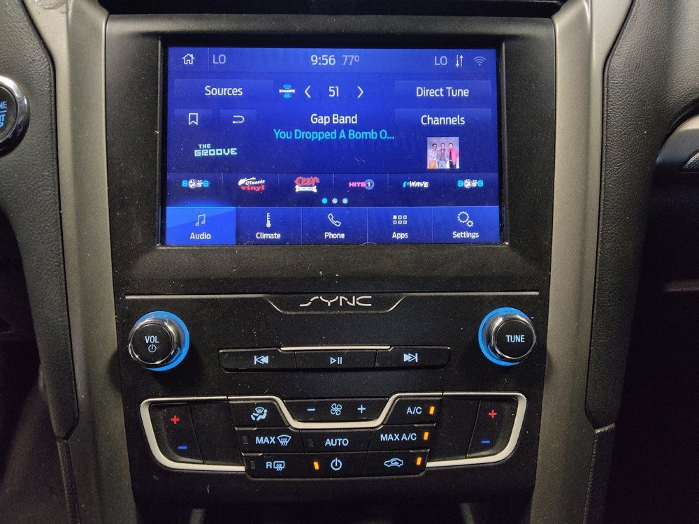 Used 2020 Ford Fusion SE FWD image 25