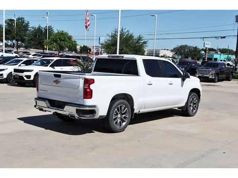Used 2022 Chevrolet Silverado 1500 LT w/ Z71 Off-Road Package AWD/4WD image 6