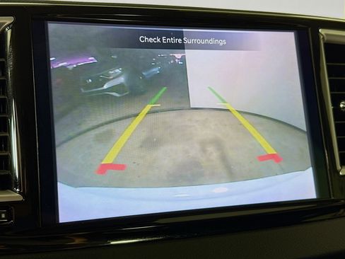 Used 2023 Chrysler Pacifica Touring-L FWD image 14
