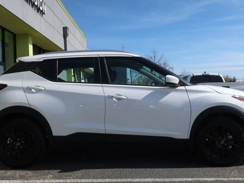 Used 2023 Nissan Kicks SV image 8