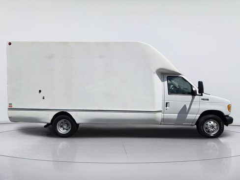 Used 2003 Ford E-350 and Econoline 350 Super Duty RWD image 4