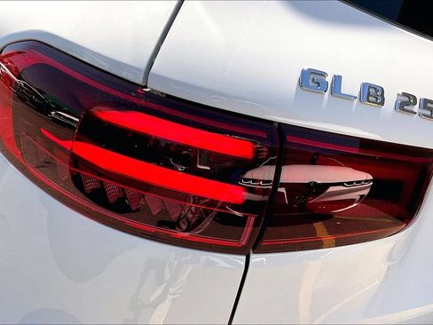 Used 2026 Mercedes-Benz GLB 250 4MATIC image 32