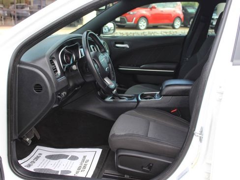 Used 2016 Dodge Charger SXT RWD image 15