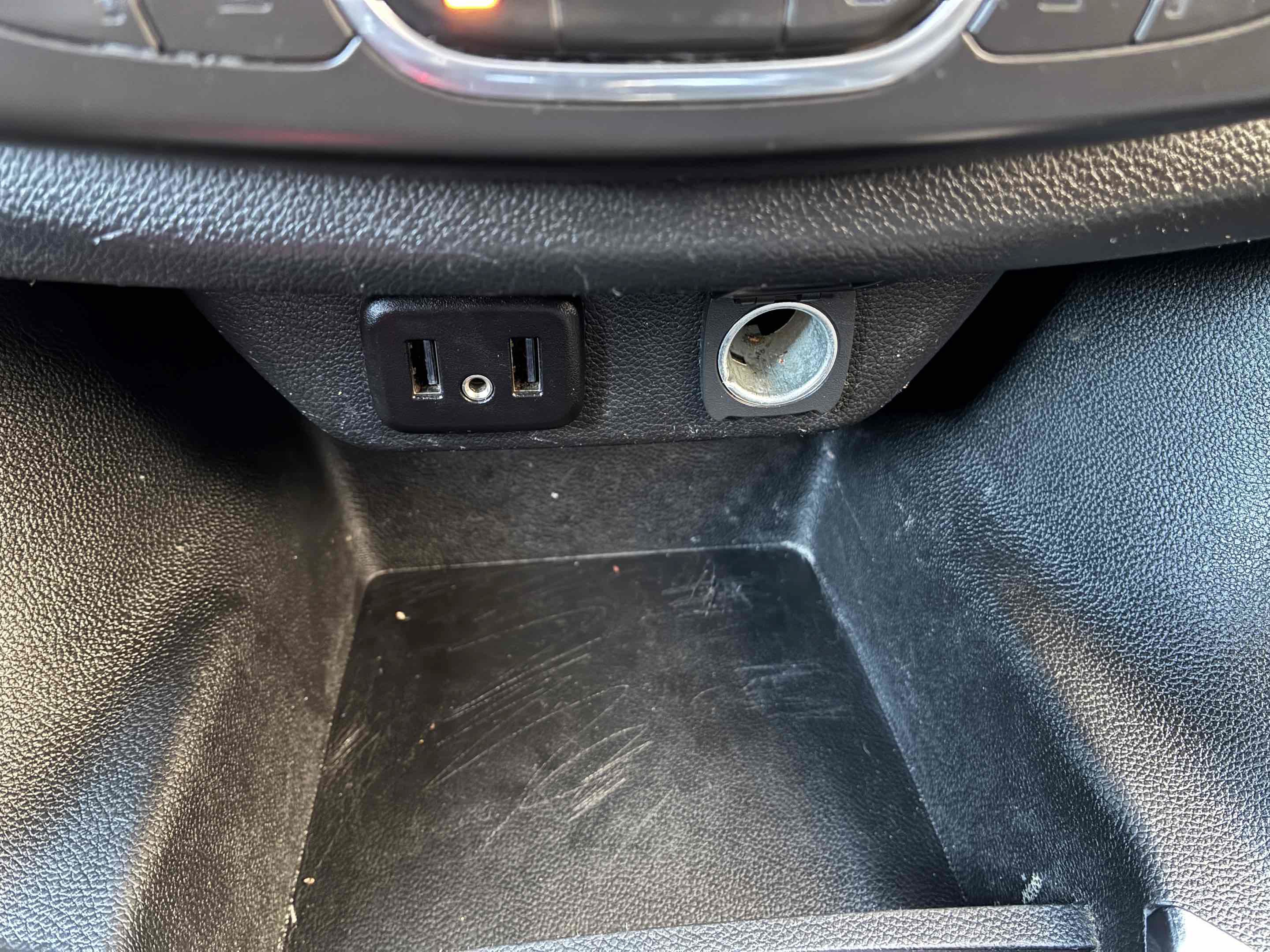 Used 2018 Chevrolet Traverse LT FWD image 35