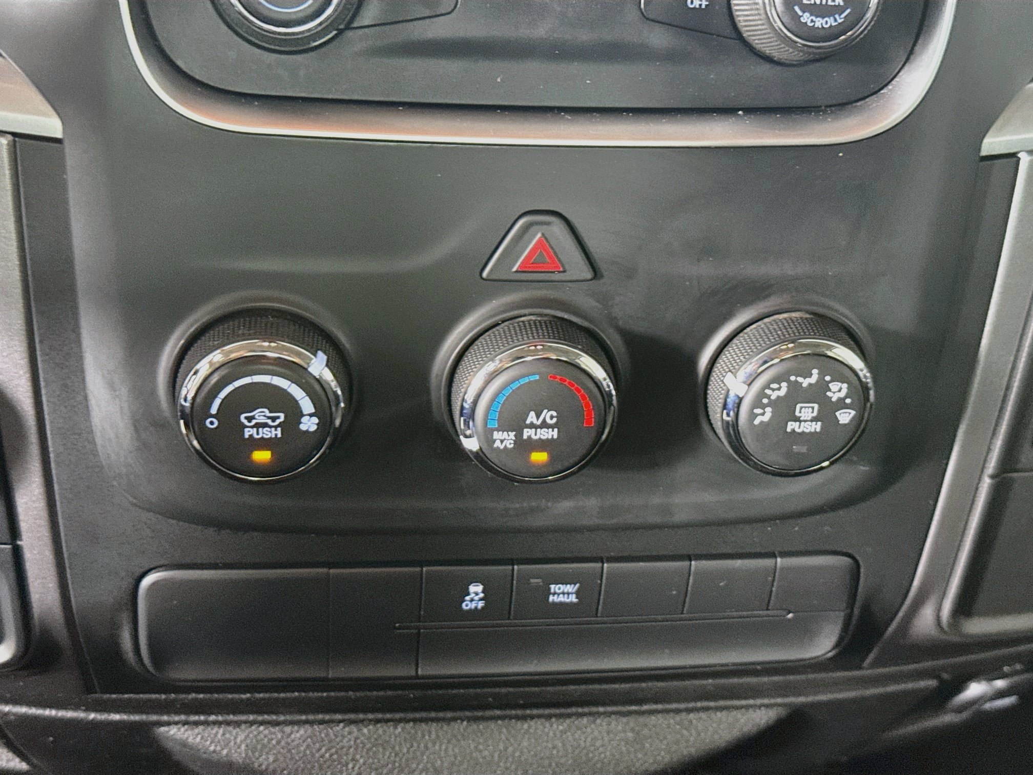 Used 2022 RAM 1500 Classic SLT RWD image 17