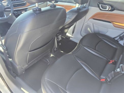 Used 2024 Jeep Compass Limited image 12