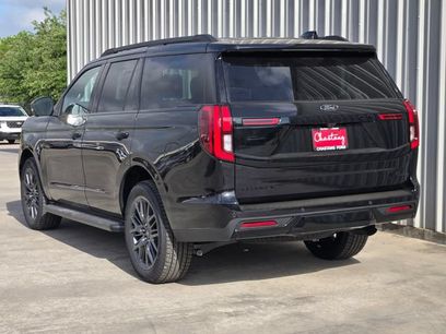 New 2026 Ford Expedition Platinum w/ Stealth Appearance Package
