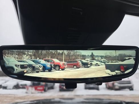 Used 2025 Chevrolet Traverse RS image 31