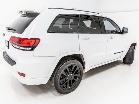 Used 2020 Jeep Grand Cherokee Altitude RWD image 7