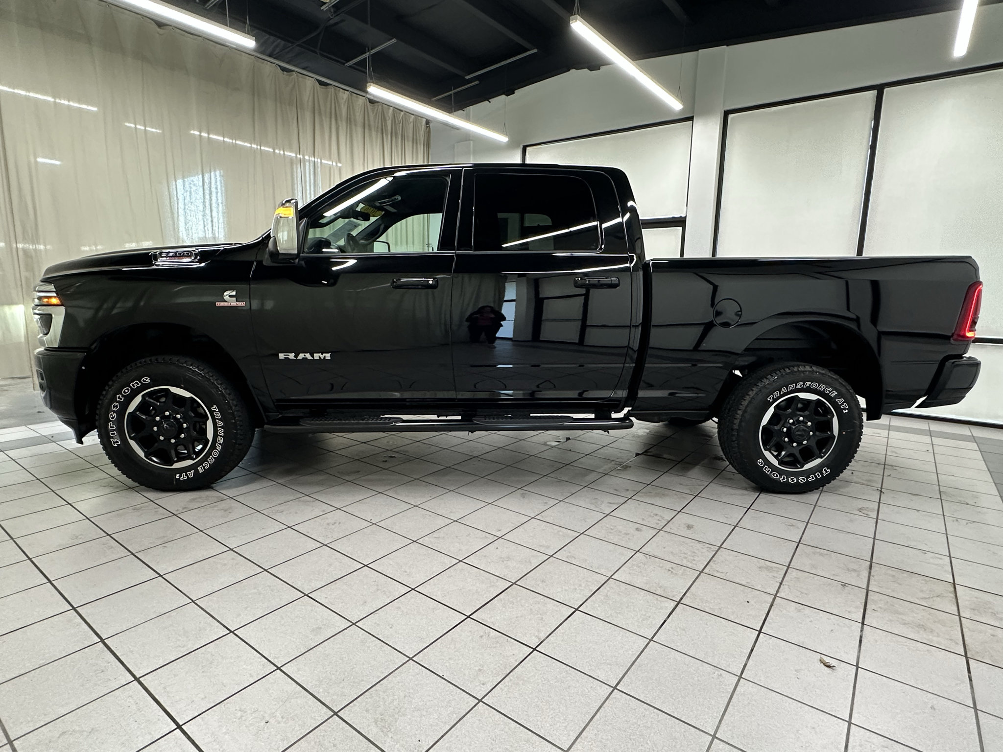 Used 2026 RAM 2500 Laramie AWD/4WD image 9