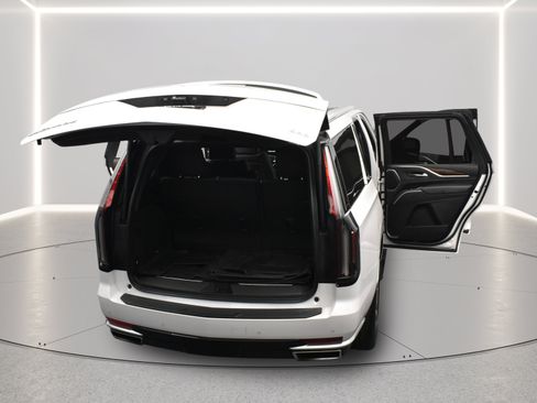 Used 2022 Cadillac Escalade Premium Luxury AWD/4WD image 34
