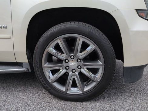 Used 2015 Chevrolet Suburban LTZ RWD image 12