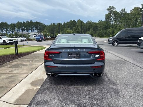Used 2022 Volvo S60 T8 R-Design Expression w/ Advanced Package image 4