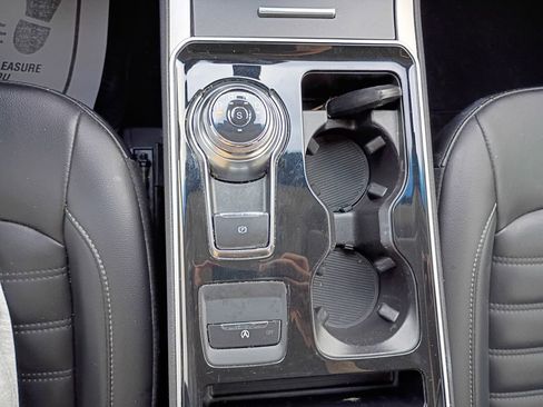 Used 2020 Ford Edge SEL w/ Convenience Package FWD image 17