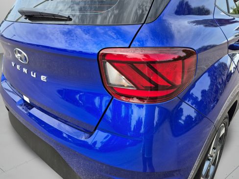 Certified 2025 Hyundai Venue Limited FWD image 32