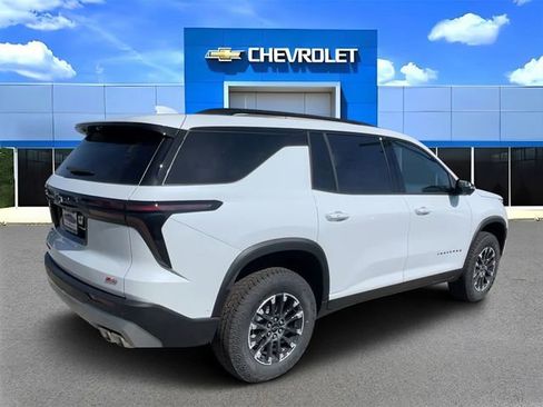 New 2026 Chevrolet Traverse Z71 w/ Enhanced Driving Package image 3