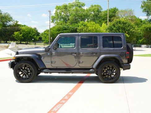 Used 2025 Jeep Wrangler Unlimited Sahara AWD/4WD image 2