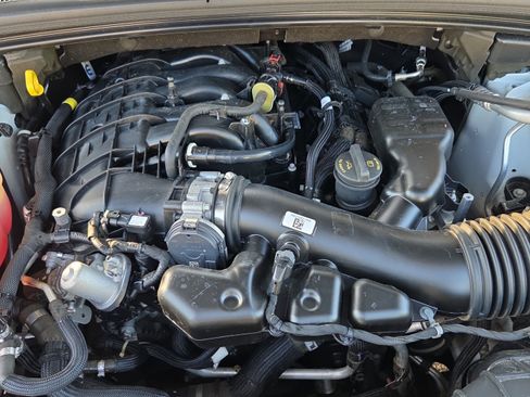 Used 2023 Jeep Grand Cherokee L Laredo RWD image 19