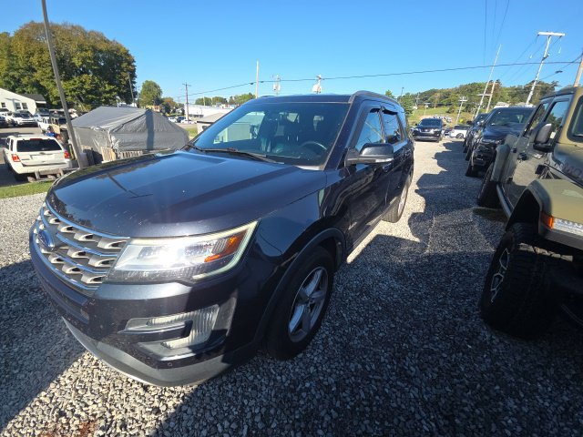 Used 2017 Ford Explorer XLT w/ Equipment Group 202A AWD/4WD image 3