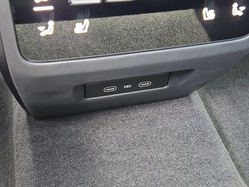 Certified 2025 Porsche Macan 4 Electric AWD/4WD image 26