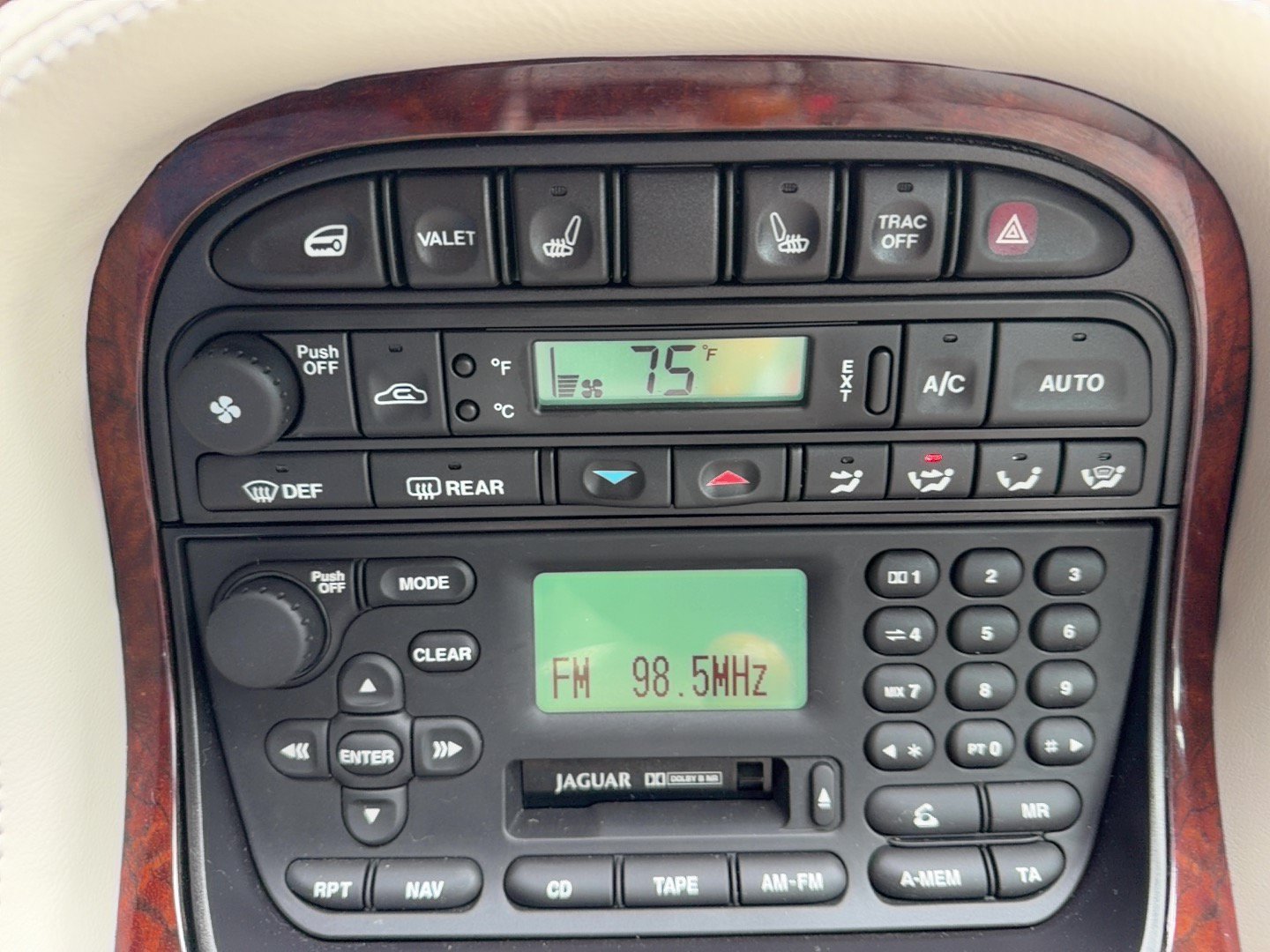 Used 2000 Jaguar XJ RWD image 9