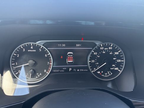 Used 2025 Nissan Pathfinder SL AWD/4WD image 21