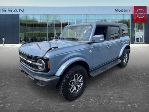 Used 2025 Ford Bronco Outer Banks AWD/4WD image 1