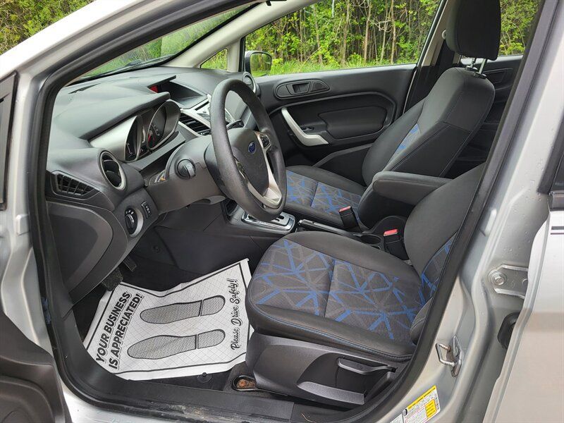 Used 2013 Ford Fiesta SE FWD image 11